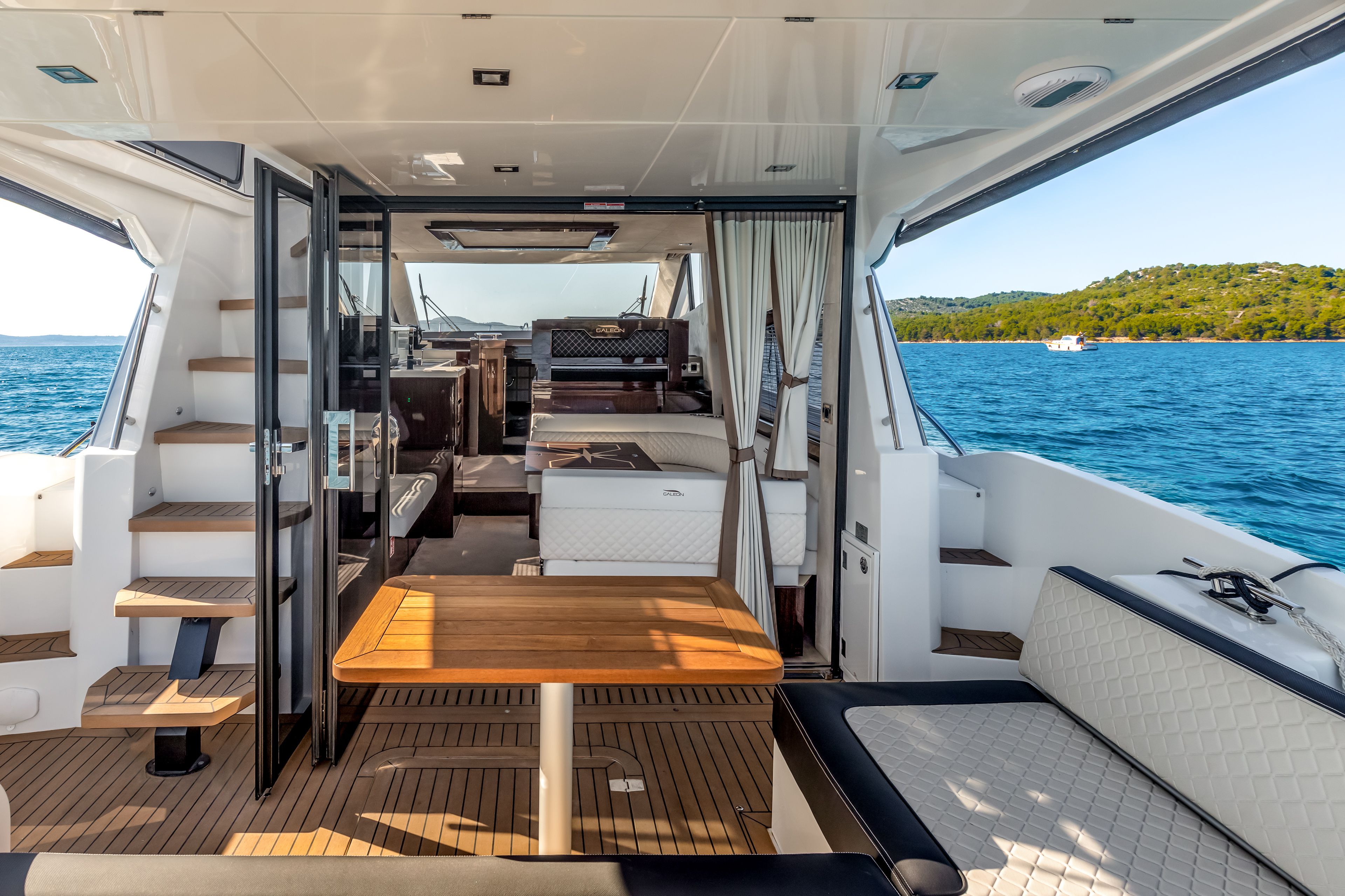 Galeon 420 Fly | Amber Blue
