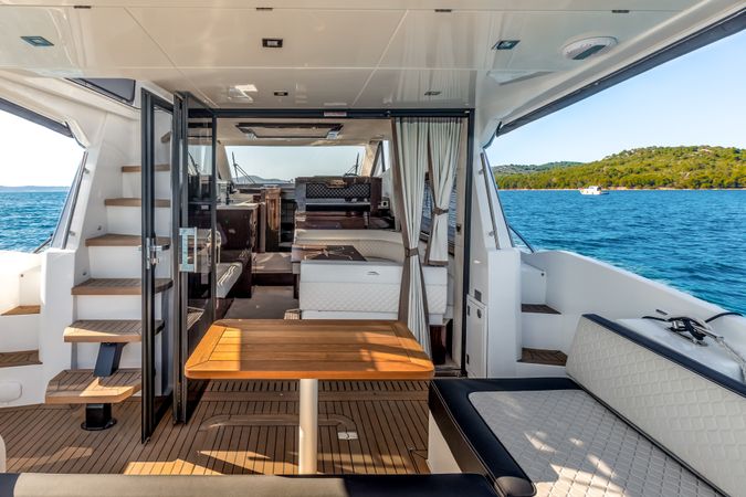 Galeon 420 Fly | Amber Blue