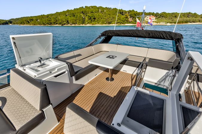 Galeon 420 Fly | Amber Blue