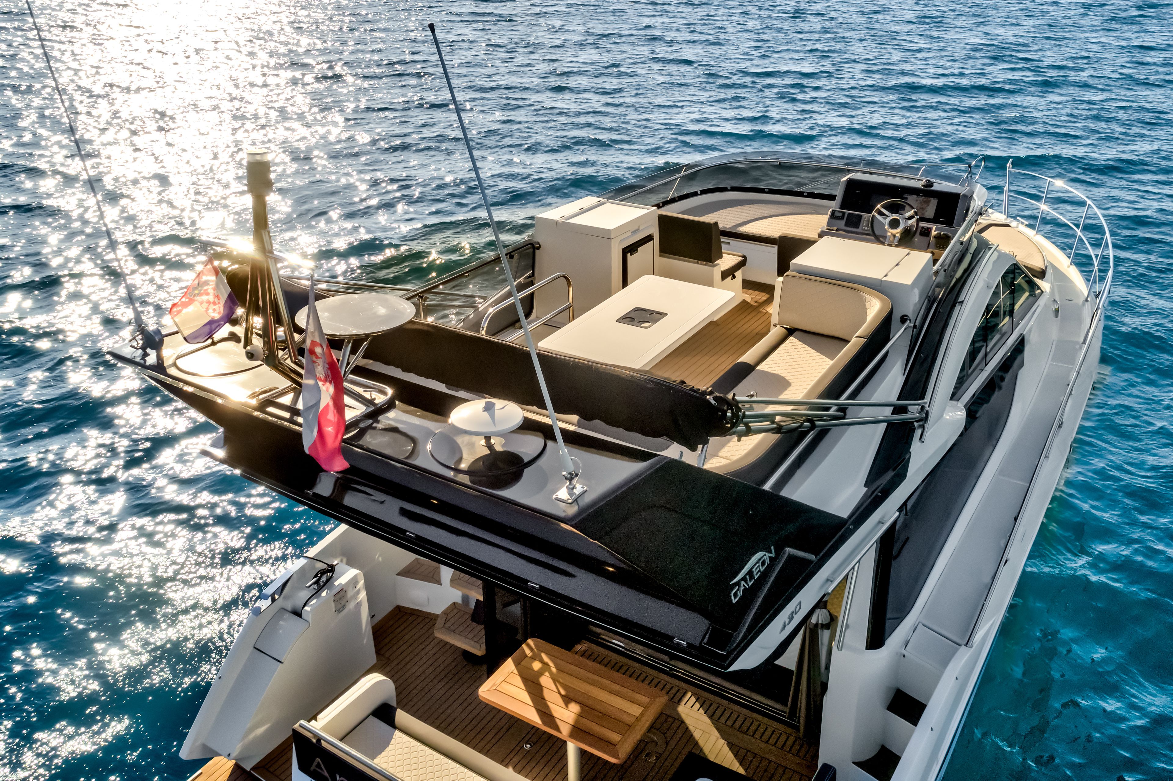 Galeon 420 Fly | Amber Blue