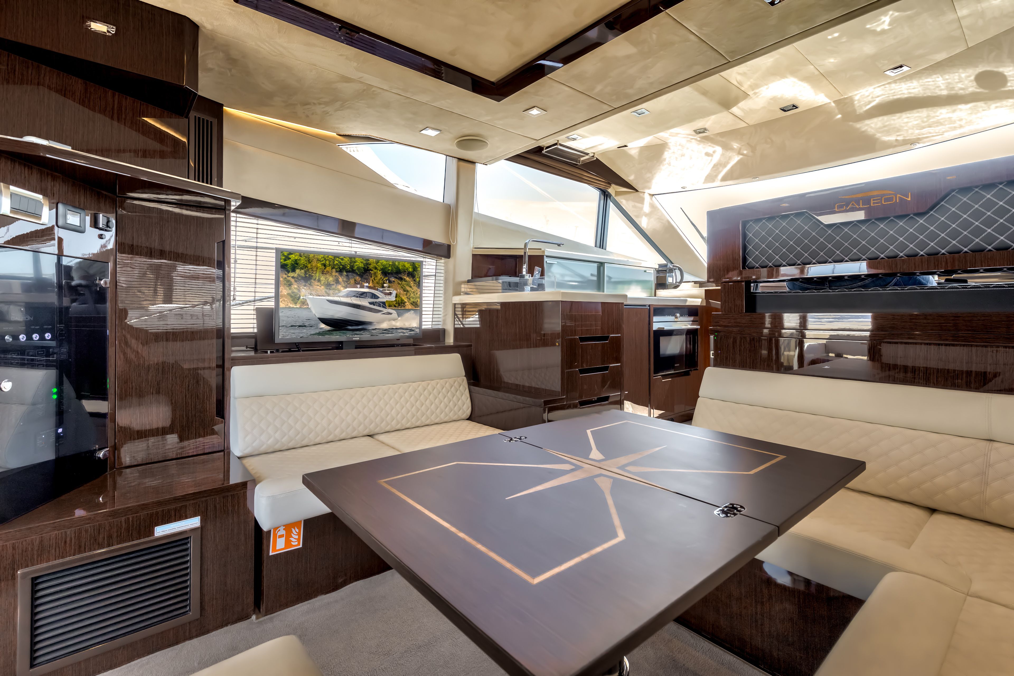 Galeon 420 Fly | Amber Blue
