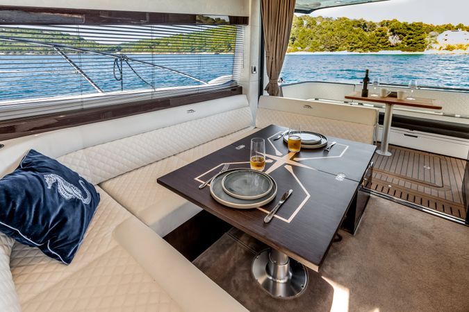 Galeon 420 Fly | Amber Blue
