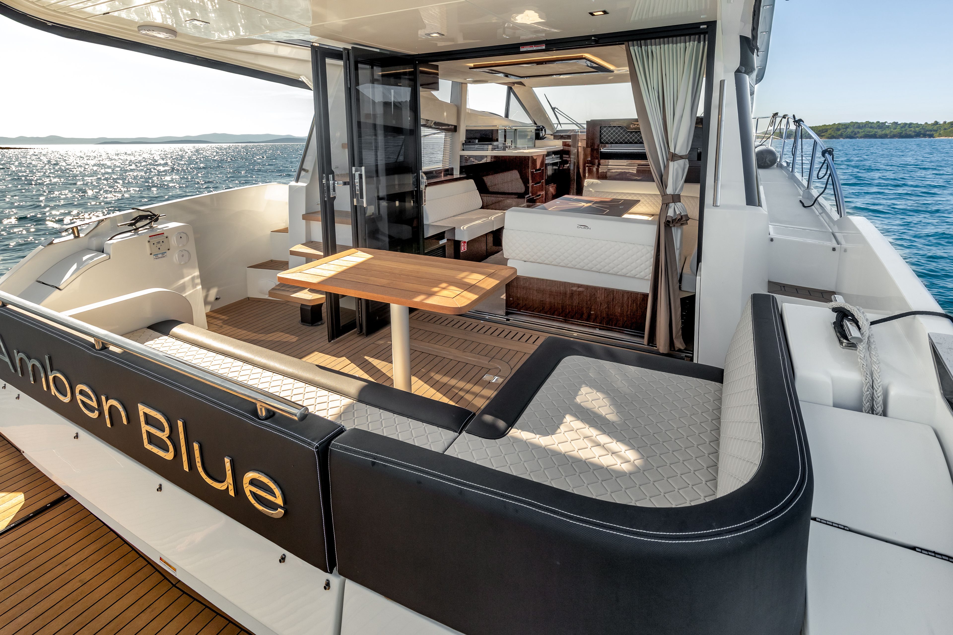 Galeon 420 Fly | Amber Blue