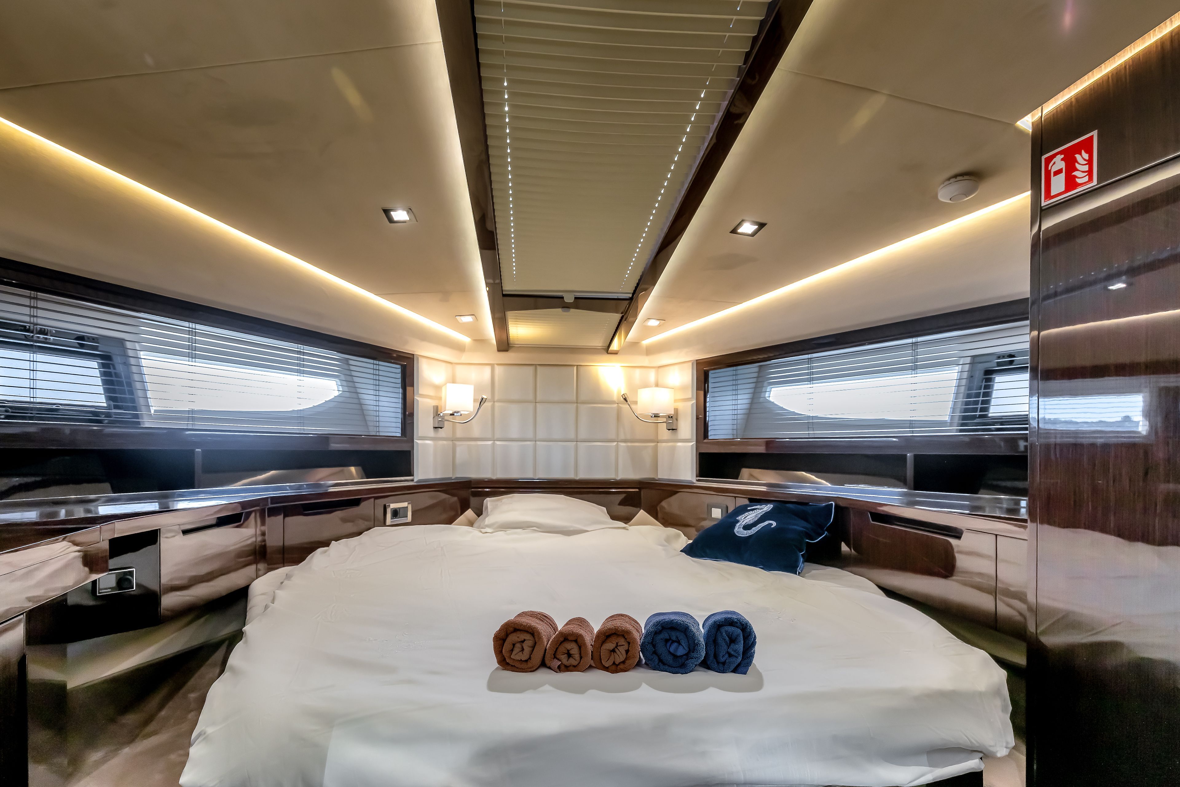 Galeon 420 Fly | Amber Blue