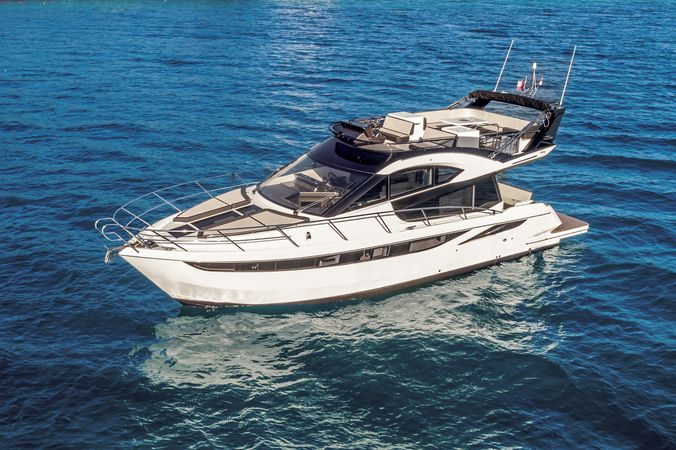 Galeon 420 Fly | Amber Blue