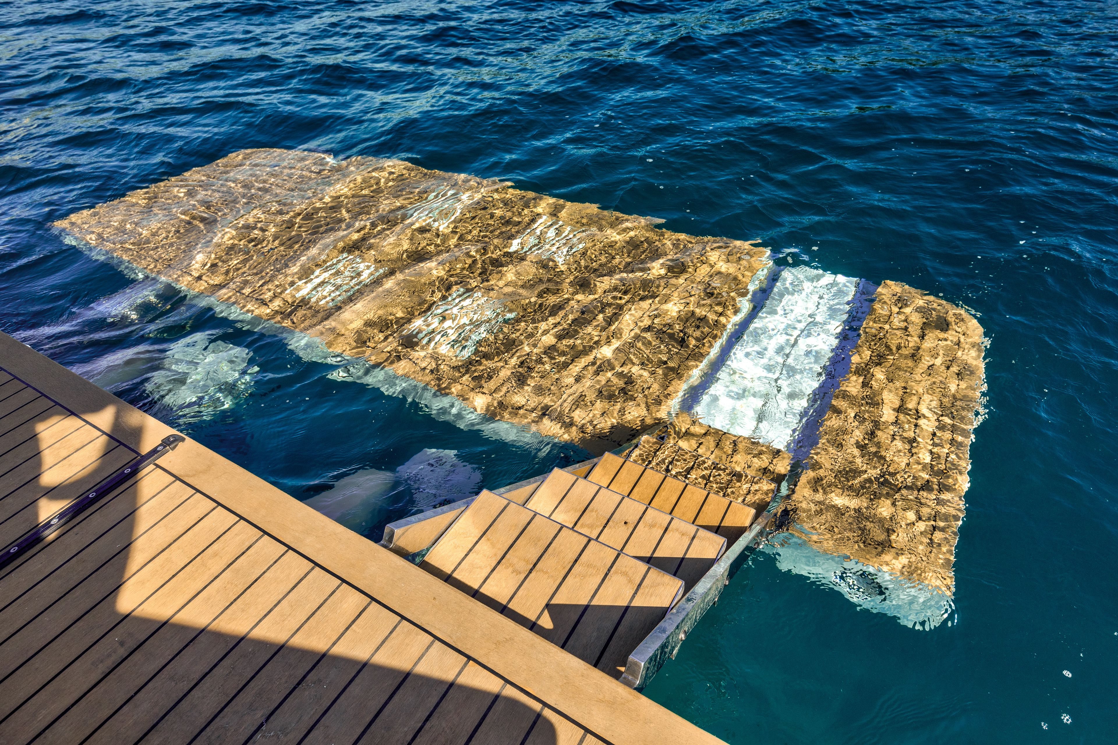 Galeon 420 Fly | Amber Blue