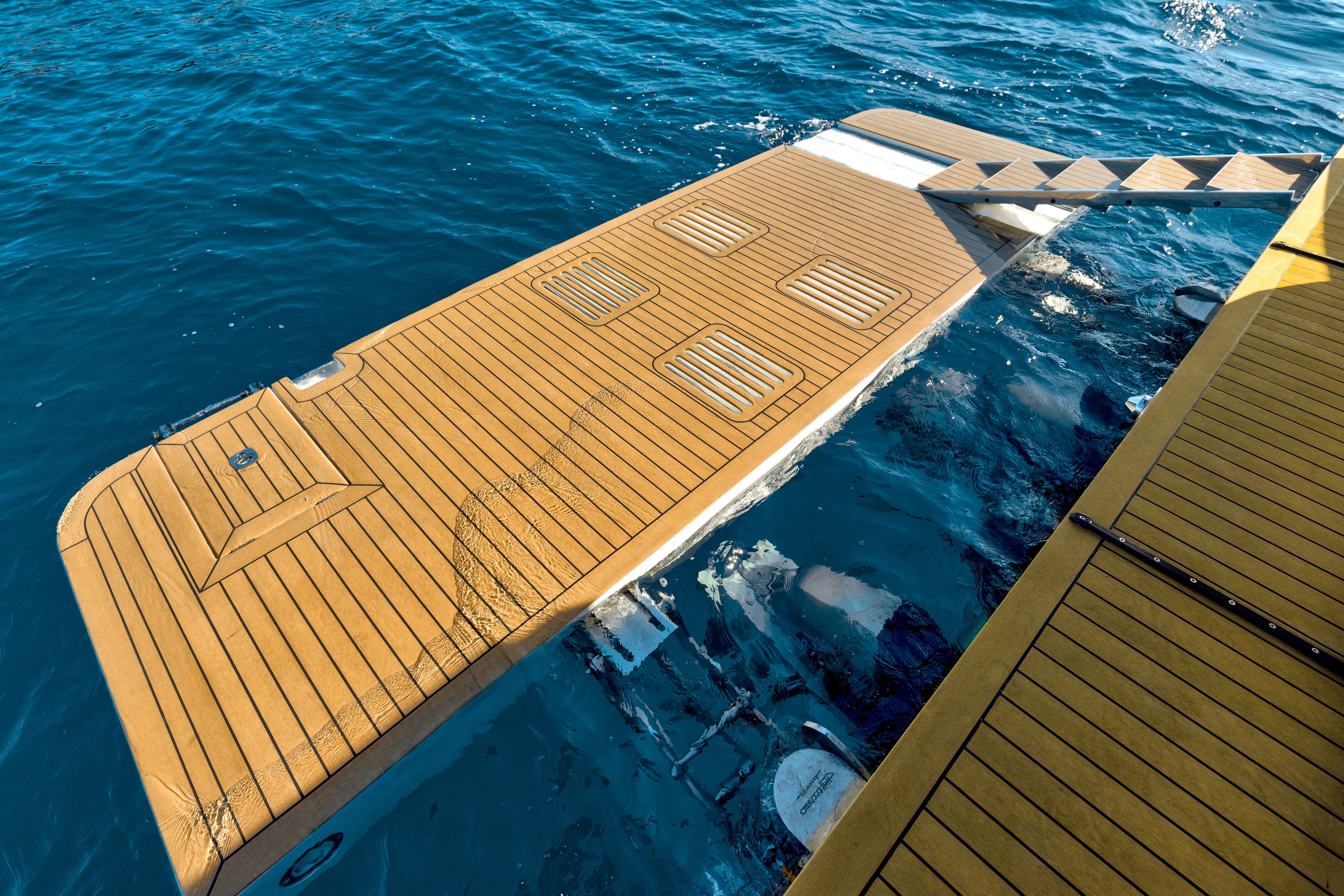 Galeon 420 Fly | Amber Blue