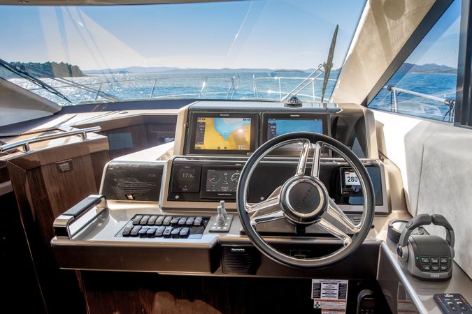 Galeon 420 Fly | Amber Blue