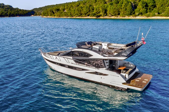 Galeon 420 Fly | Amber Blue