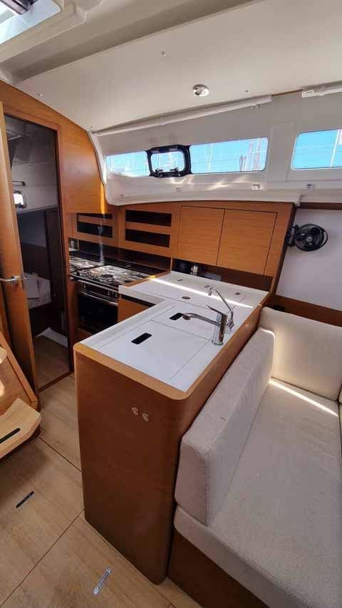 Jeanneau Sun Odyssey 380 | Bella Mia