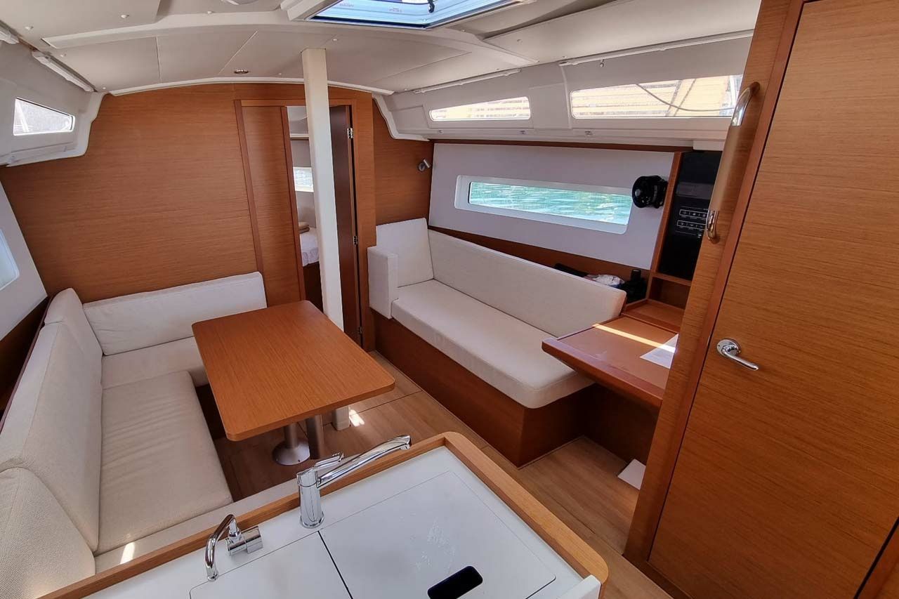 Jeanneau Sun Odyssey 380 | Bella Mia
