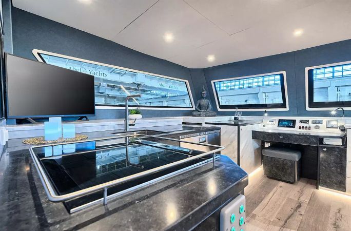 Luna 49 | Katamaran Red