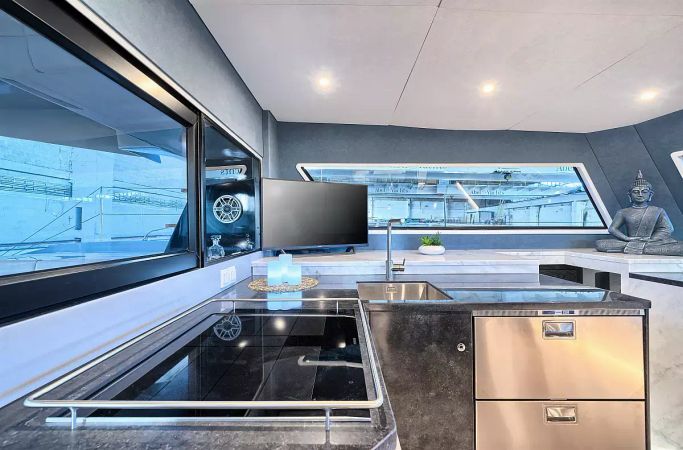 Luna 49 | Katamaran Red