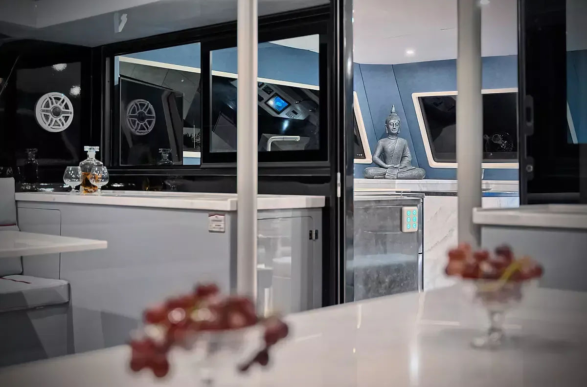 Luna 49 | Katamaran Red