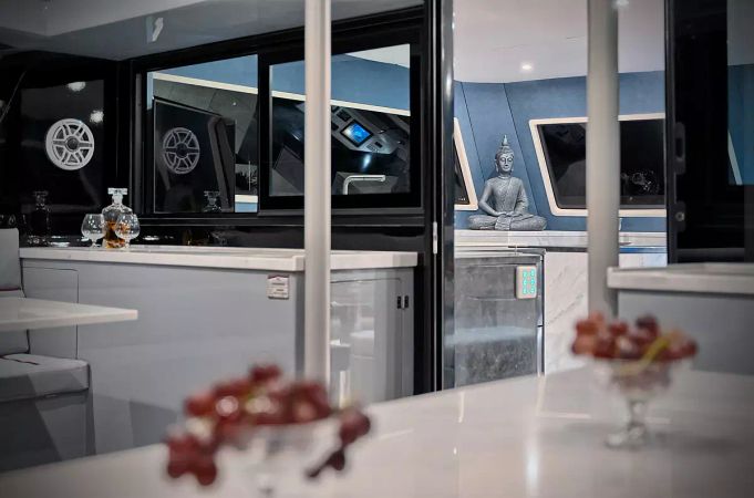 Luna 49 | Katamaran Red