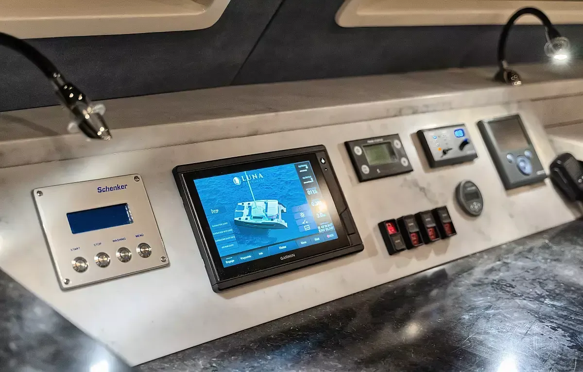 Luna 49 | Katamaran Red