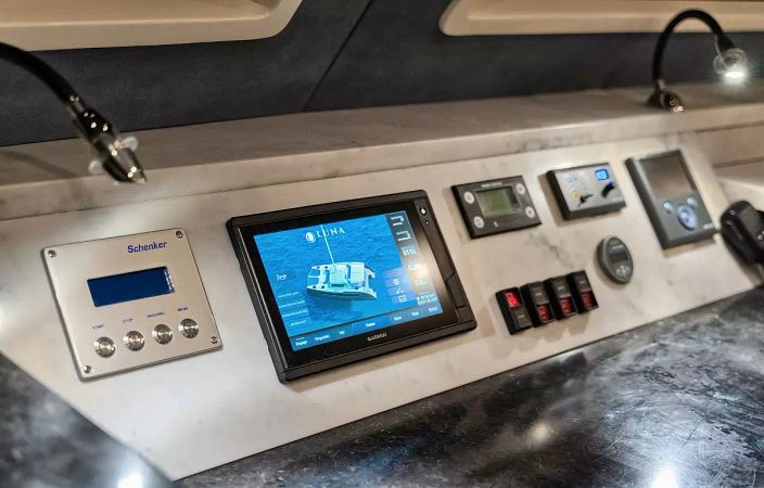 Luna 49 | Katamaran Red