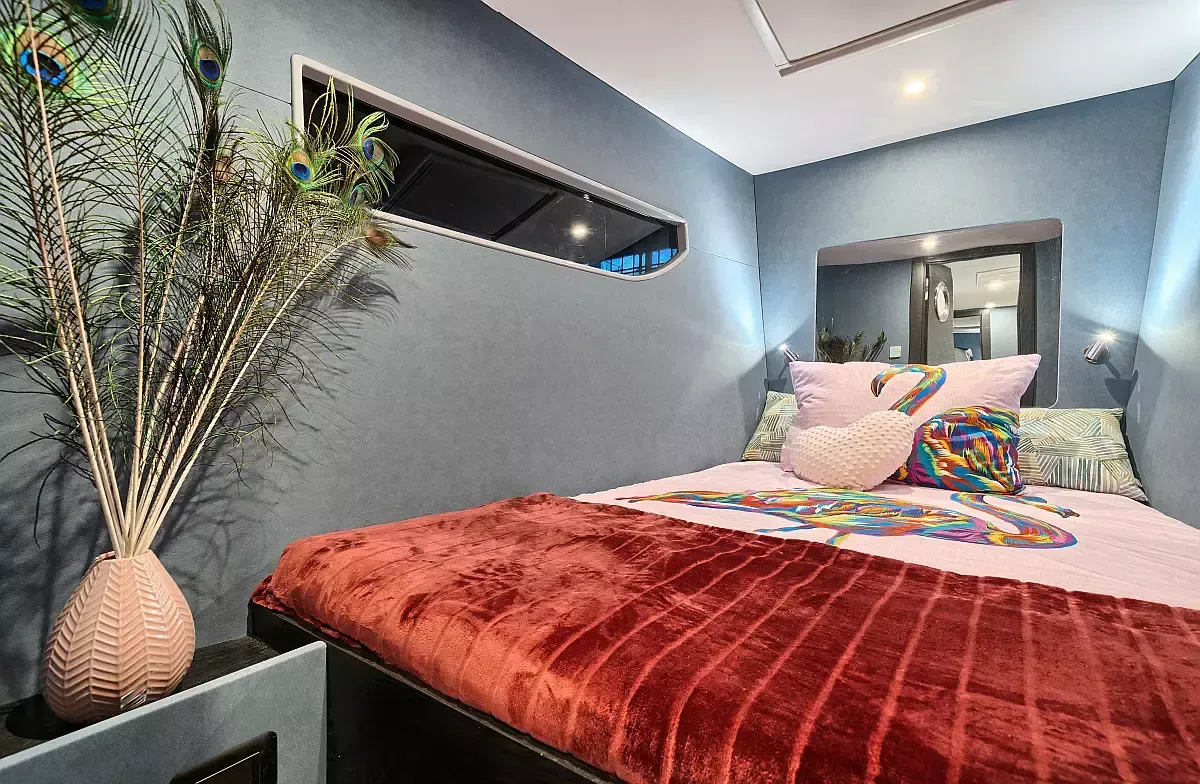 Luna 49 | Katamaran Red