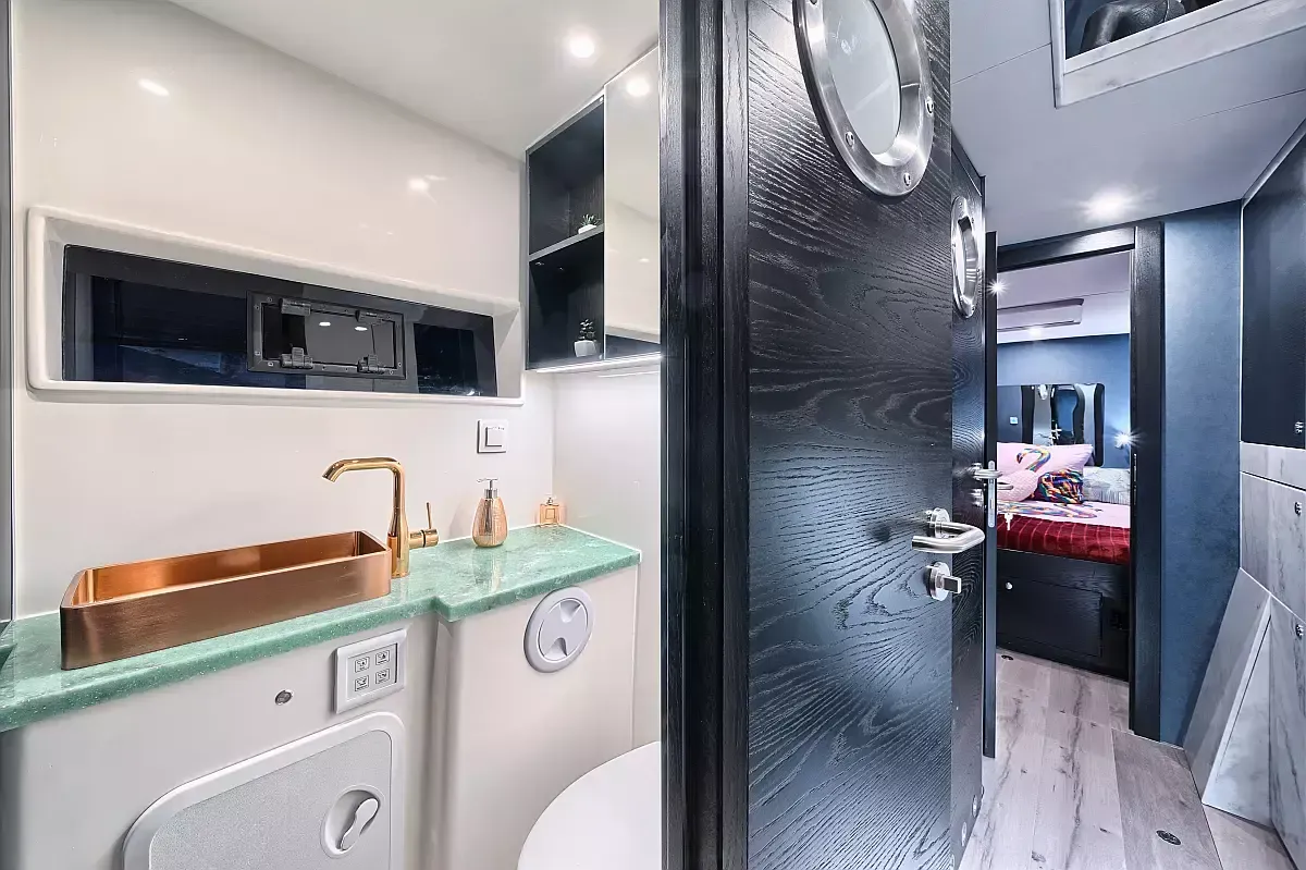 Luna 49 | Katamaran Red