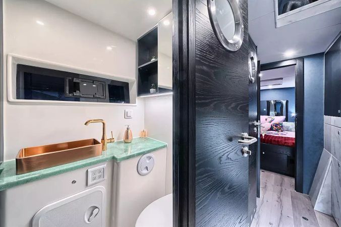 Luna 49 | Katamaran Red