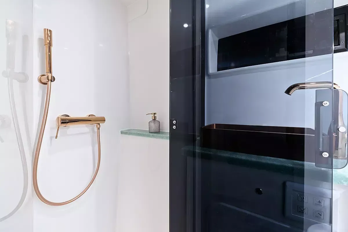 Luna 49 | Katamaran Red