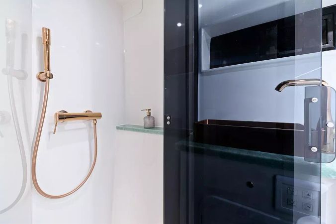 Luna 49 | Katamaran Red