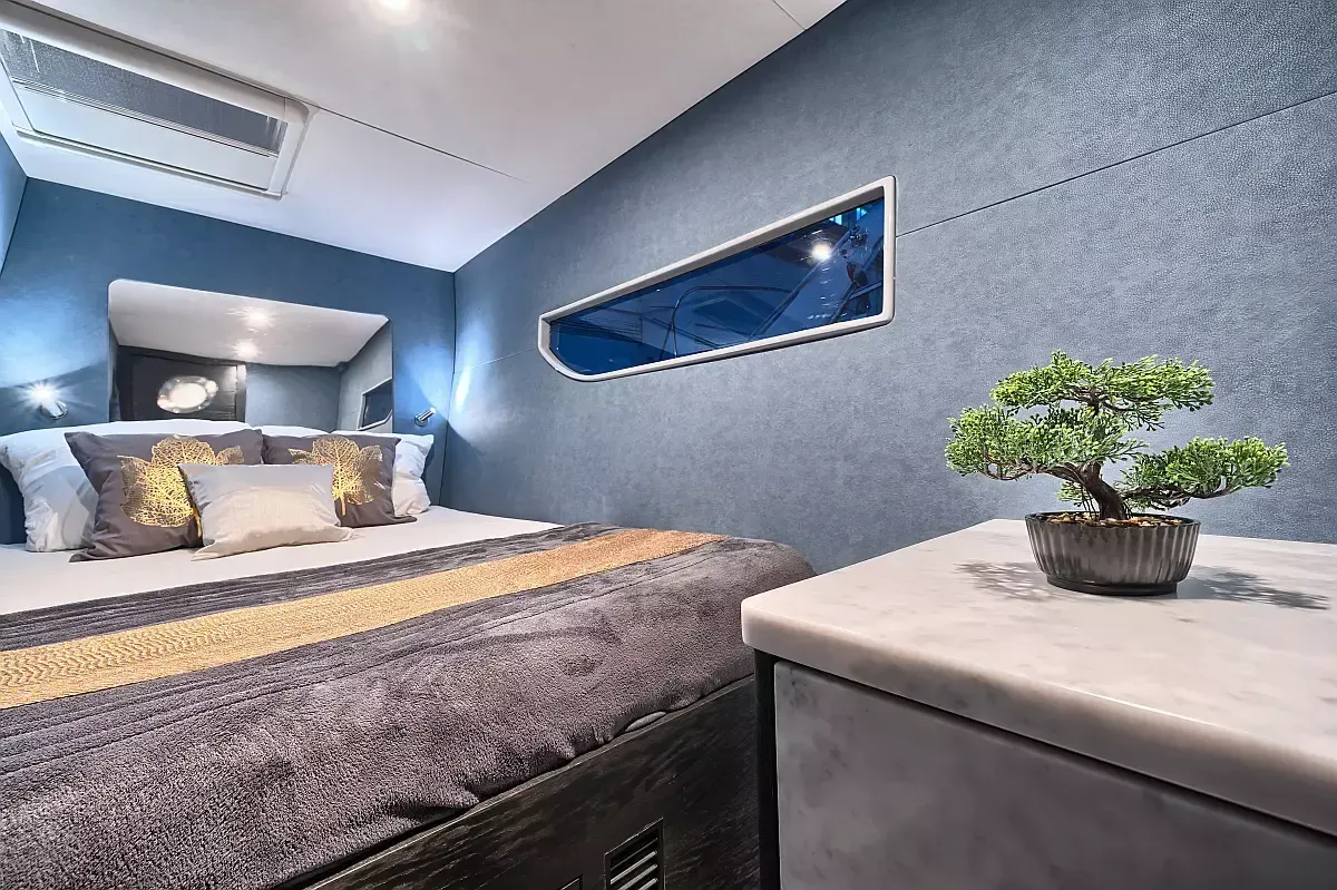 Luna 49 | Katamaran Red