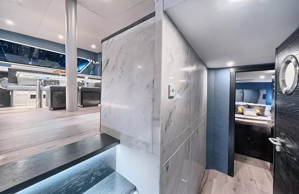 Luna 49 | Katamaran Red