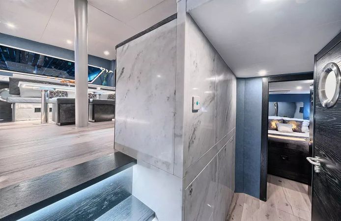 Luna 49 | Katamaran Red