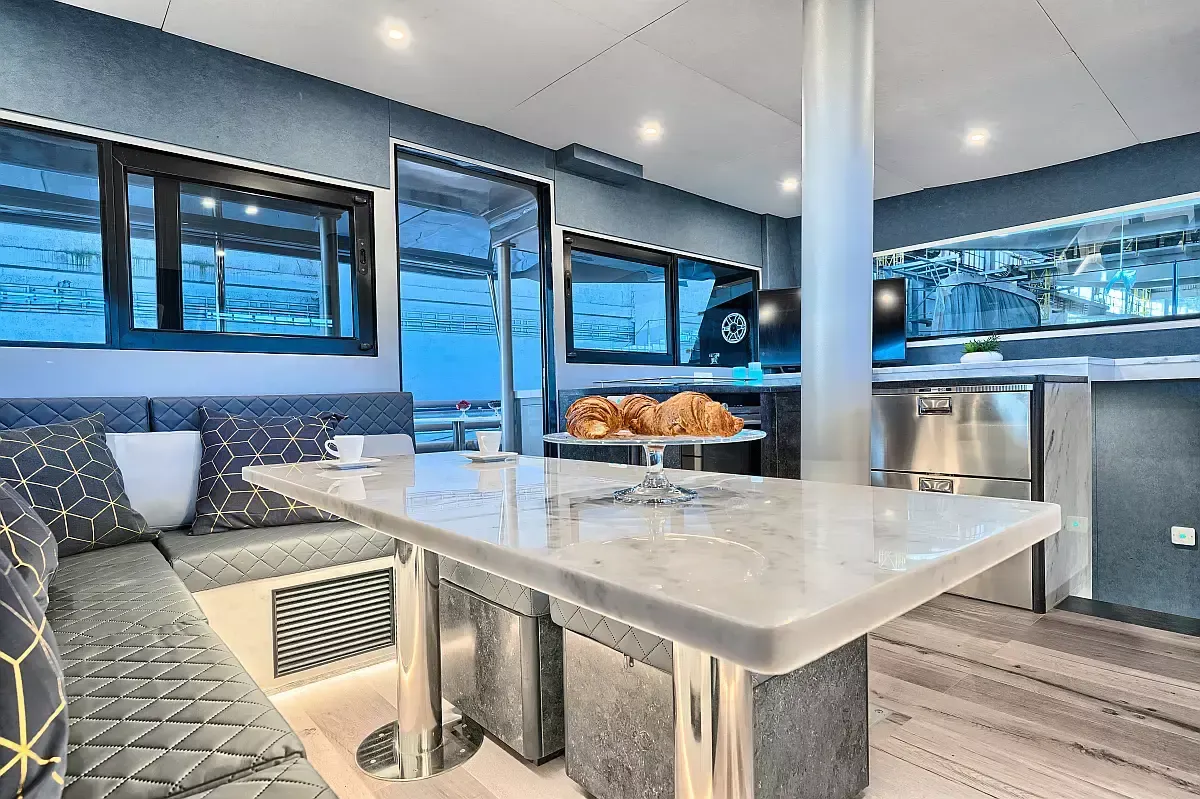 Luna 49 | Katamaran Red