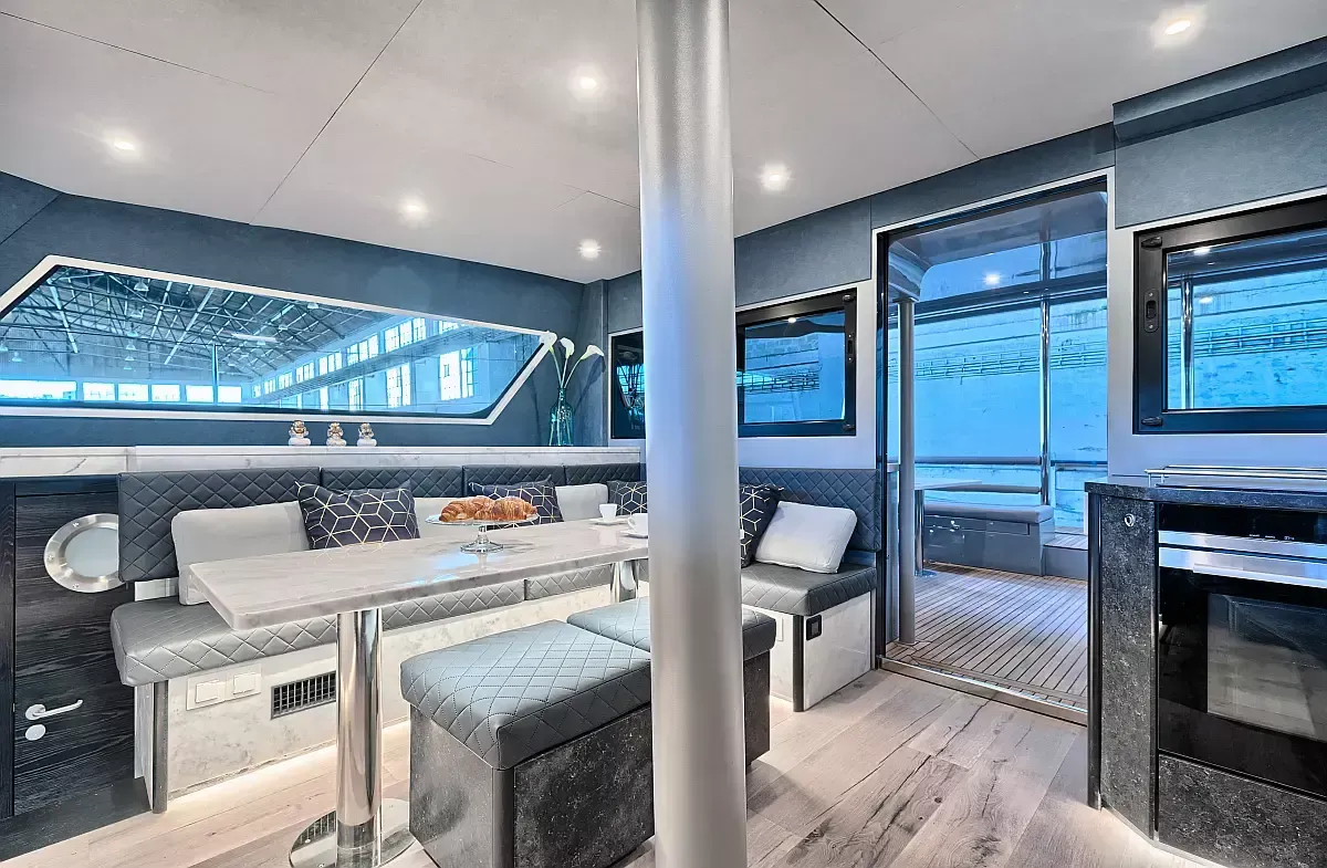 Luna 49 | Katamaran Red