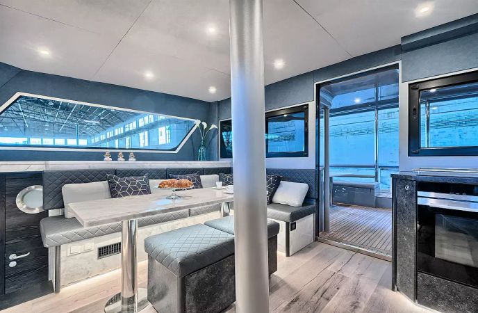 Luna 49 | Katamaran Red