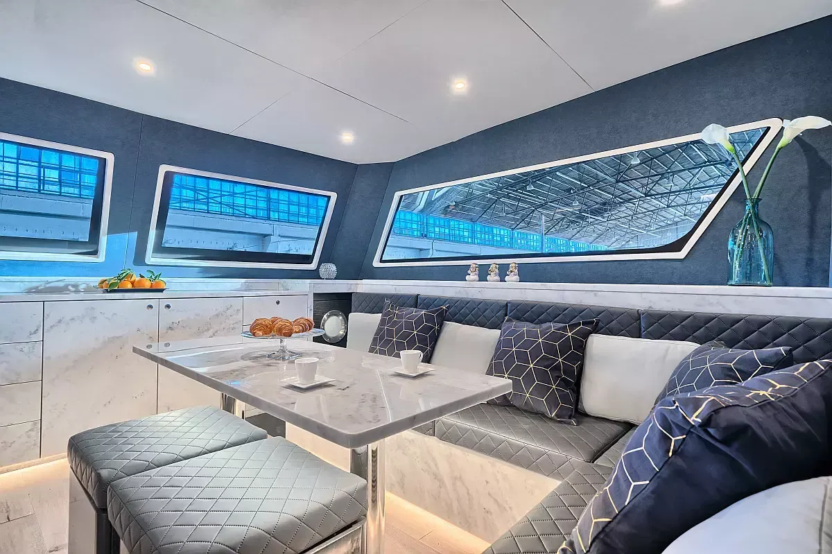 Luna 49 | Katamaran Red