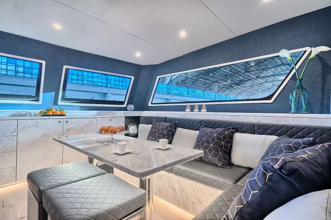 Luna 49 | Katamaran Red