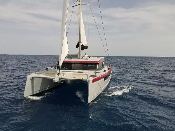 Luna 49 | Katamaran Red