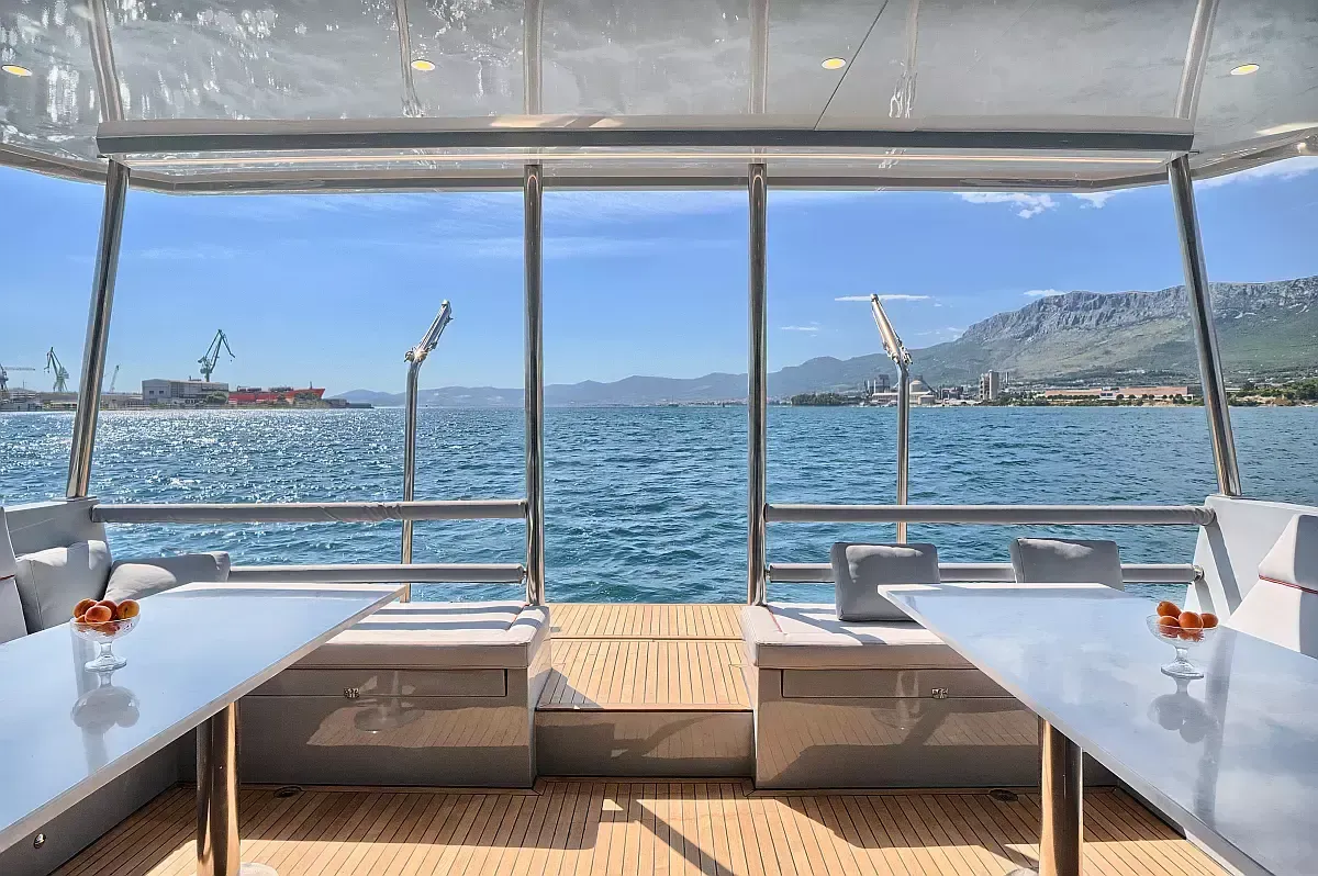 Luna 49 | Katamaran Red