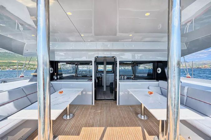 Luna 49 | Katamaran Red