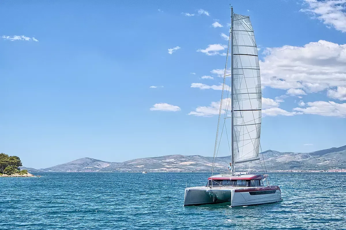 Luna 49 | Katamaran Red