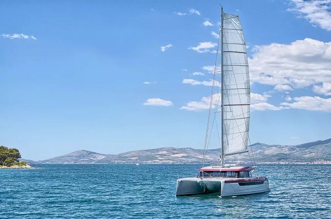 Luna 49 | Katamaran Red