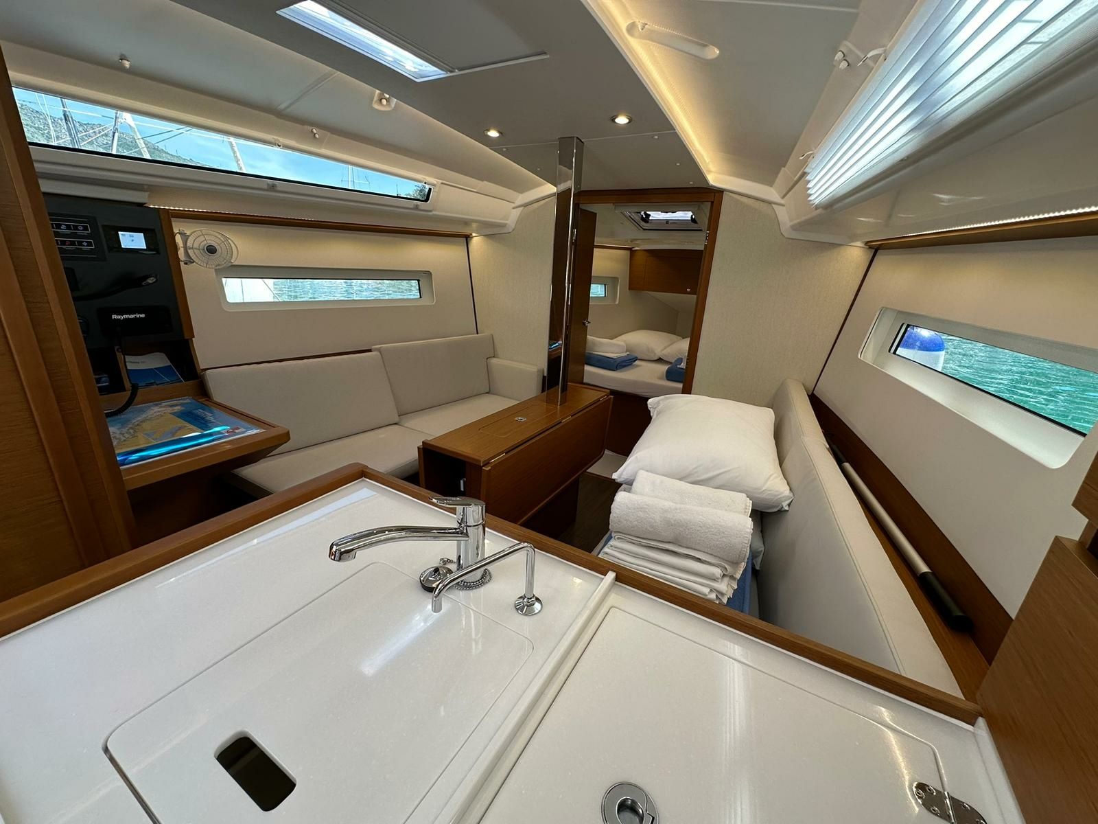 Jeanneau Sun Odyssey 350 | Star Kiss