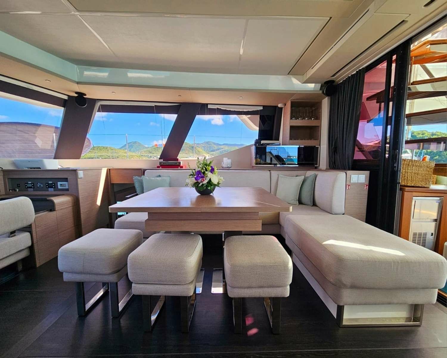 Fountaine Pajot Alegria 67 | Looma