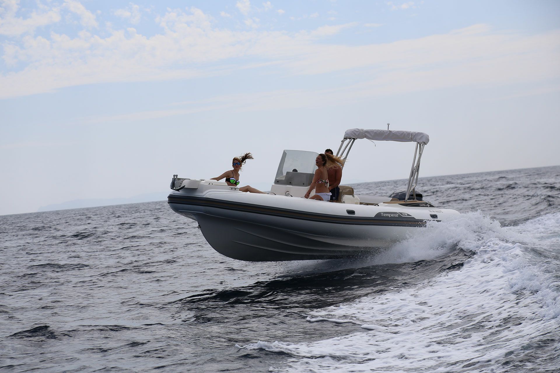 Capelli Tempest 775 | Sea Wind