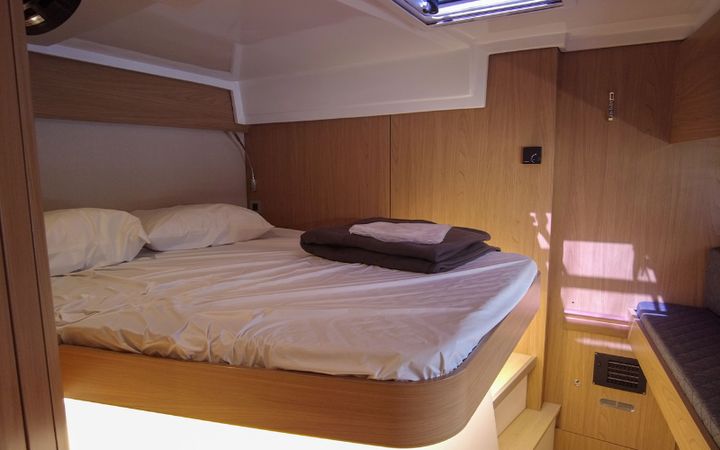 Bali Catspace | Black Swan