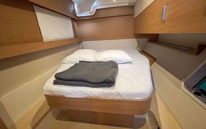 Bali Catspace | Black Swan