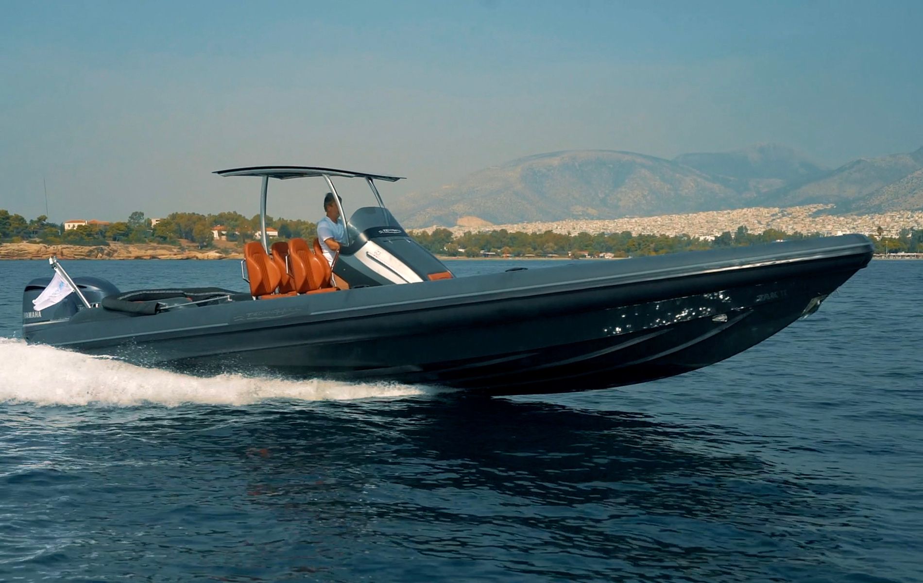 Technohull 999 | Tak