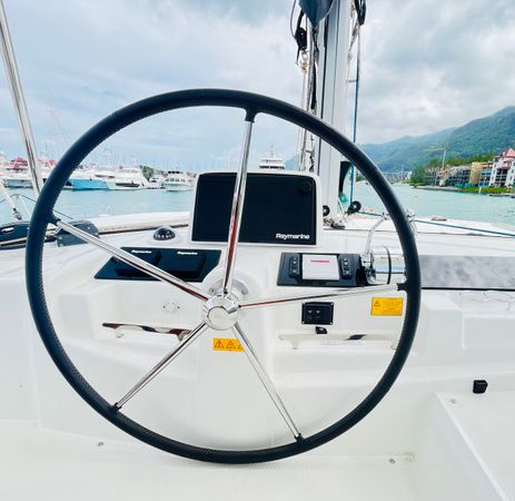 Lagoon 46 | Napa Naryen