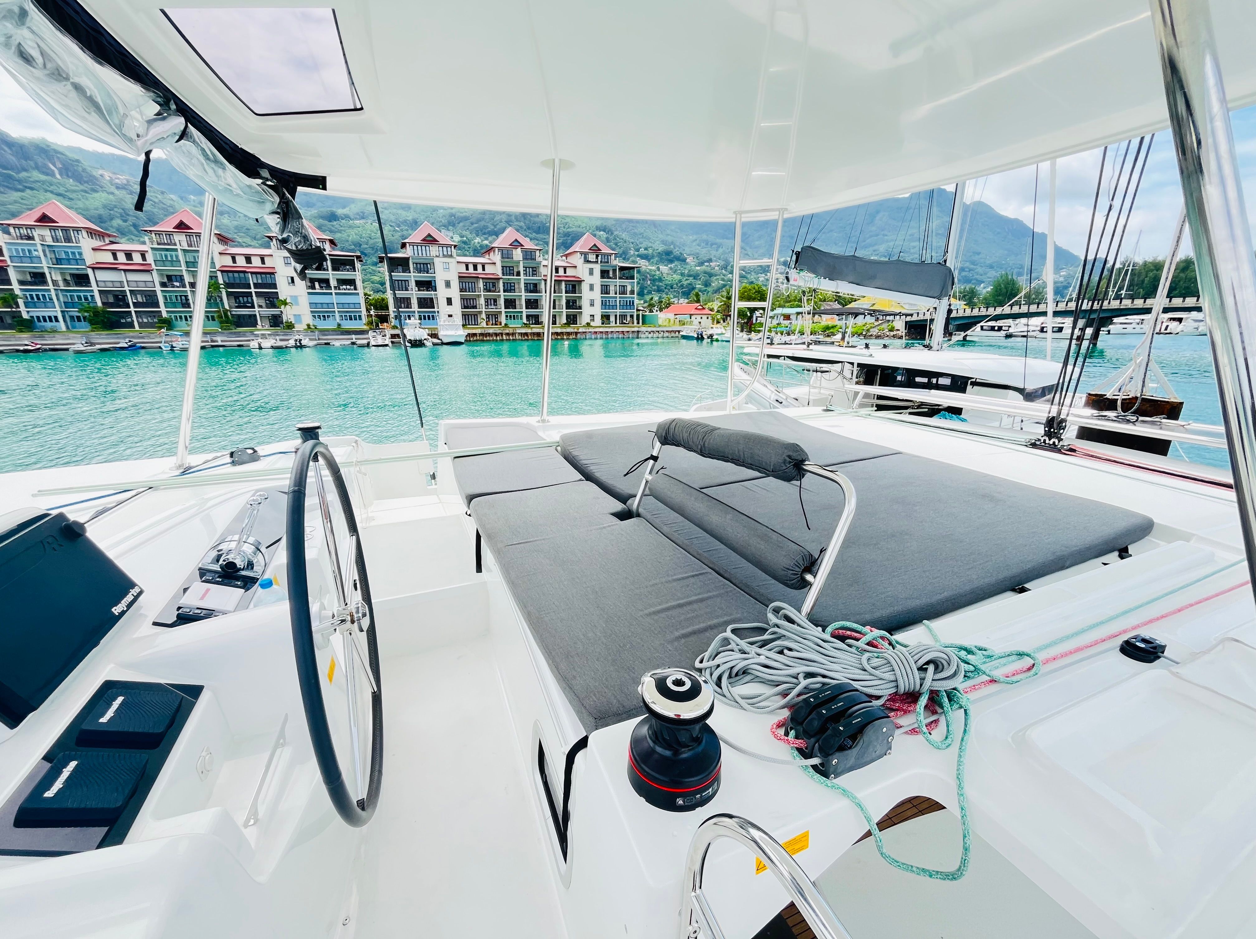 Lagoon 46 | Napa Naryen