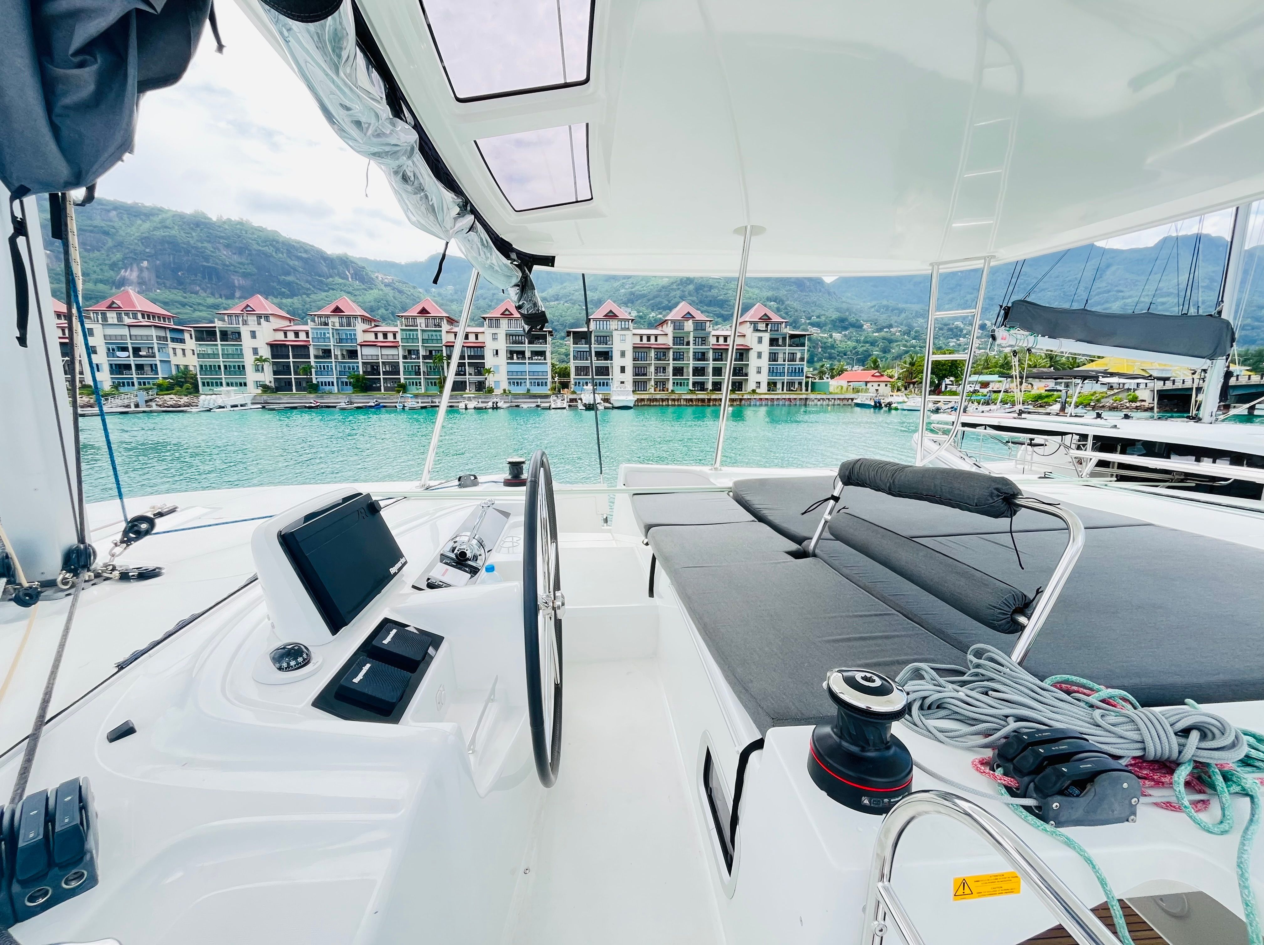 Lagoon 46 | Napa Naryen