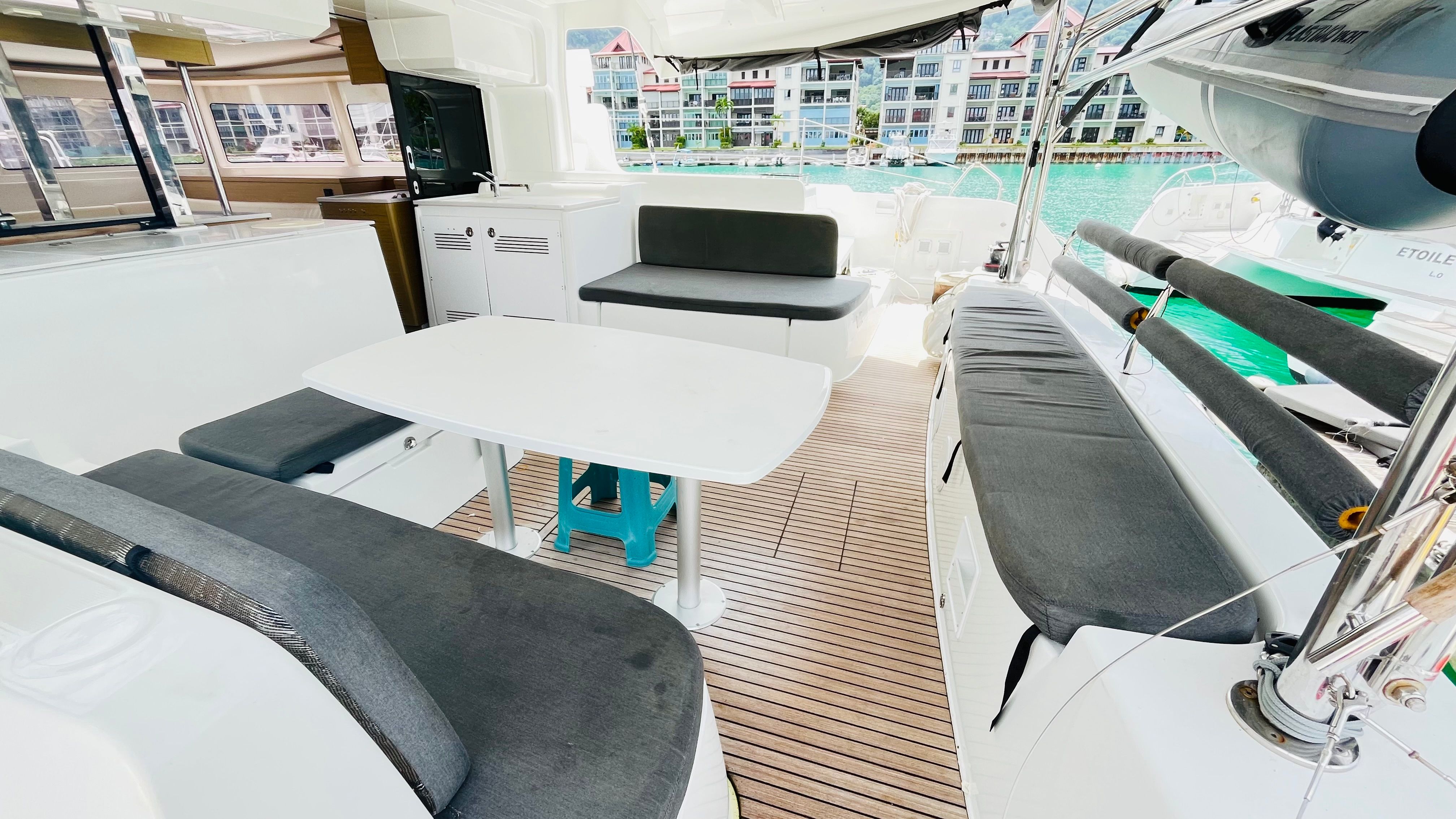 Lagoon 46 | Napa Naryen