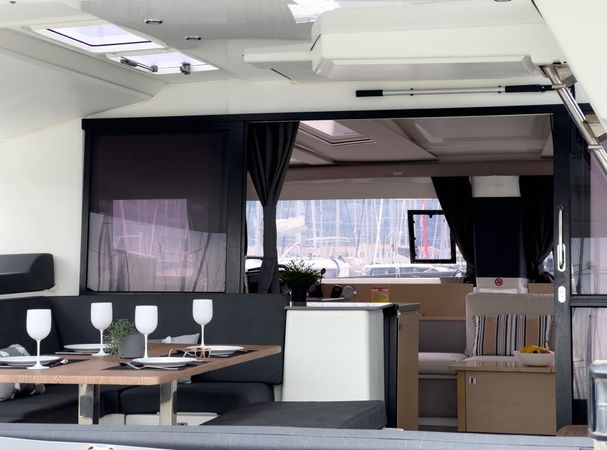 Fountaine Pajot Helia 44 | Sunrise